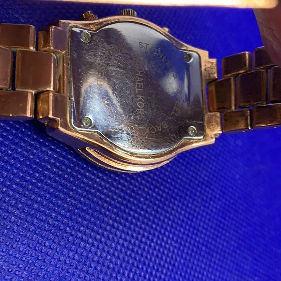 Michael Kors Layton Chronograph in rose gold - Picture 4 of 7